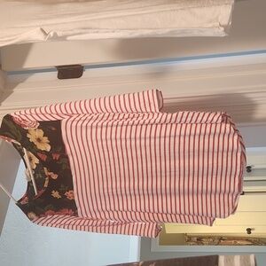 Medium 3/4 length sleeve top